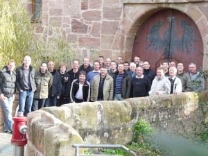 Gruppenbild vor Burg Wernfels bei Spalt