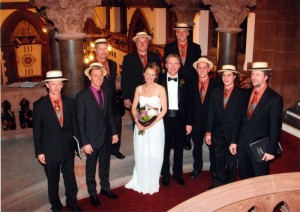 Hochzeitsständchen in Chester - Sänger mit dem Brautpaar