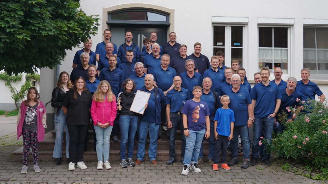 Sommerabschluss mit Urkunde vom Deutschen Chorfest 2025 – die Chöre des Liederkranzes Ruppertshofen-Leofels verabschieden sich in die Sommerpause